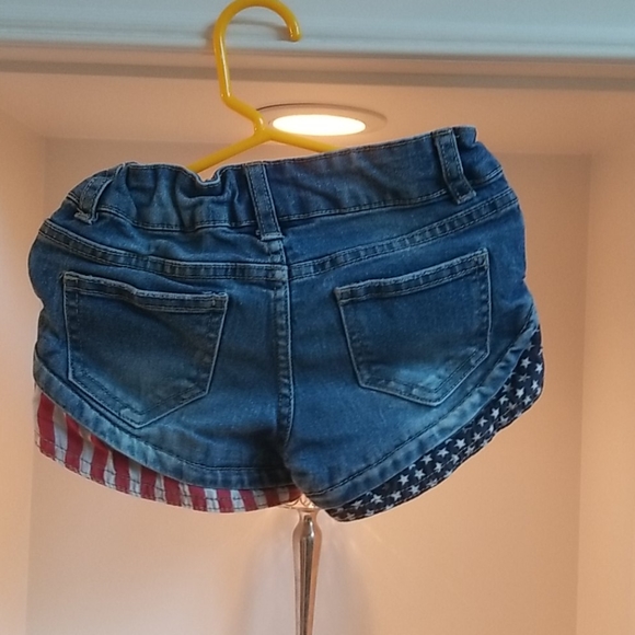 Shorts - Picture 2 of 3